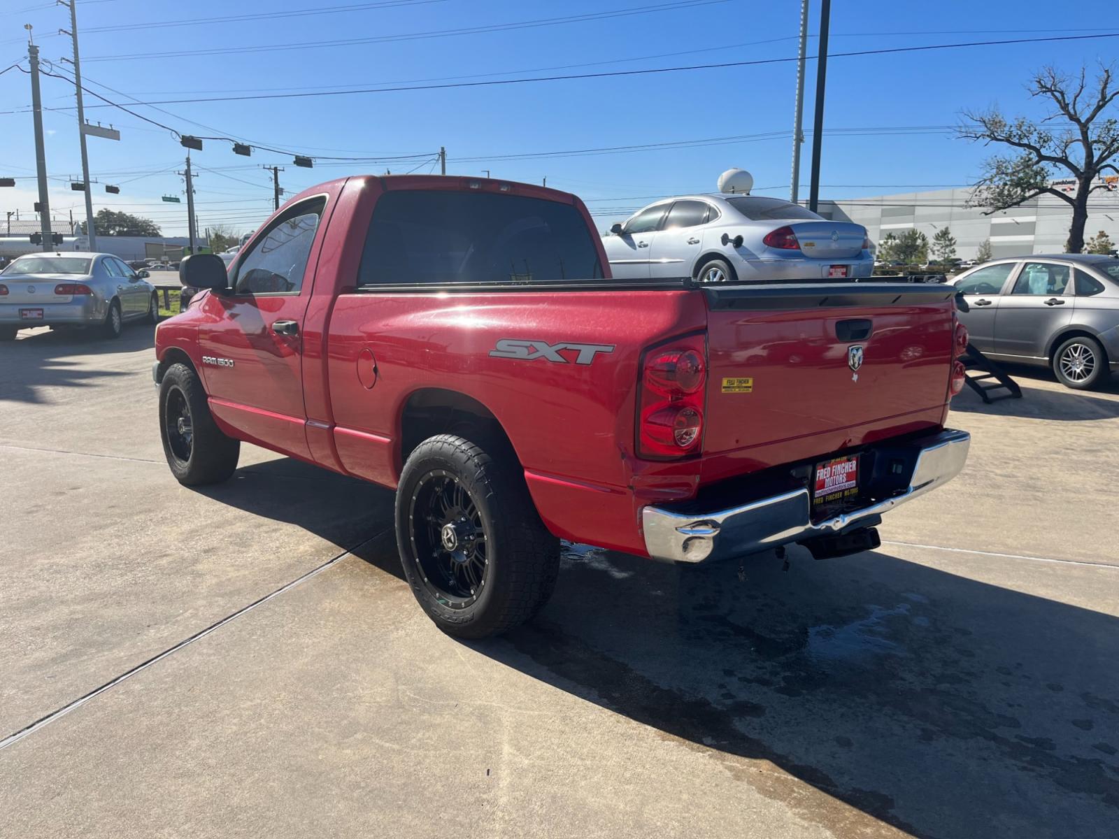 2007 red /black Dodge Ram 1500 SLT 2WD (1D7HA16K97J) with an 3.7L V6 SOHC 12V engine, Manual transmission, located at 14700 Tomball Parkway 249, Houston, TX, 77086, (281) 444-2200, 29.928619, -95.504074 - Photo #4